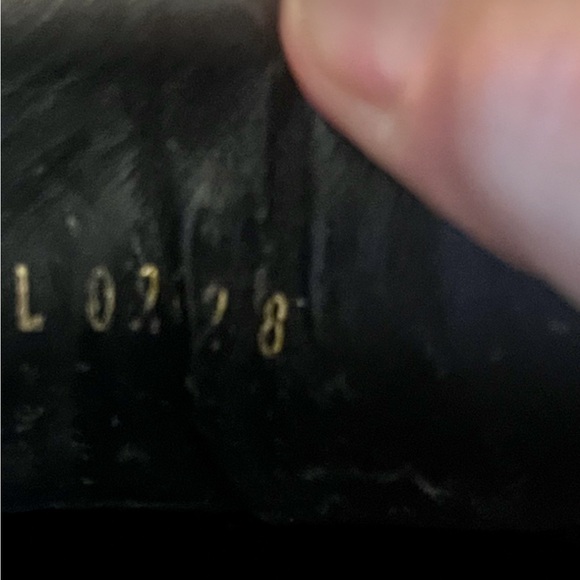 Beautiful Louis Vuitton Racer Sneakers size 8 LV 9US great condition with style. - Picture 8 of 16